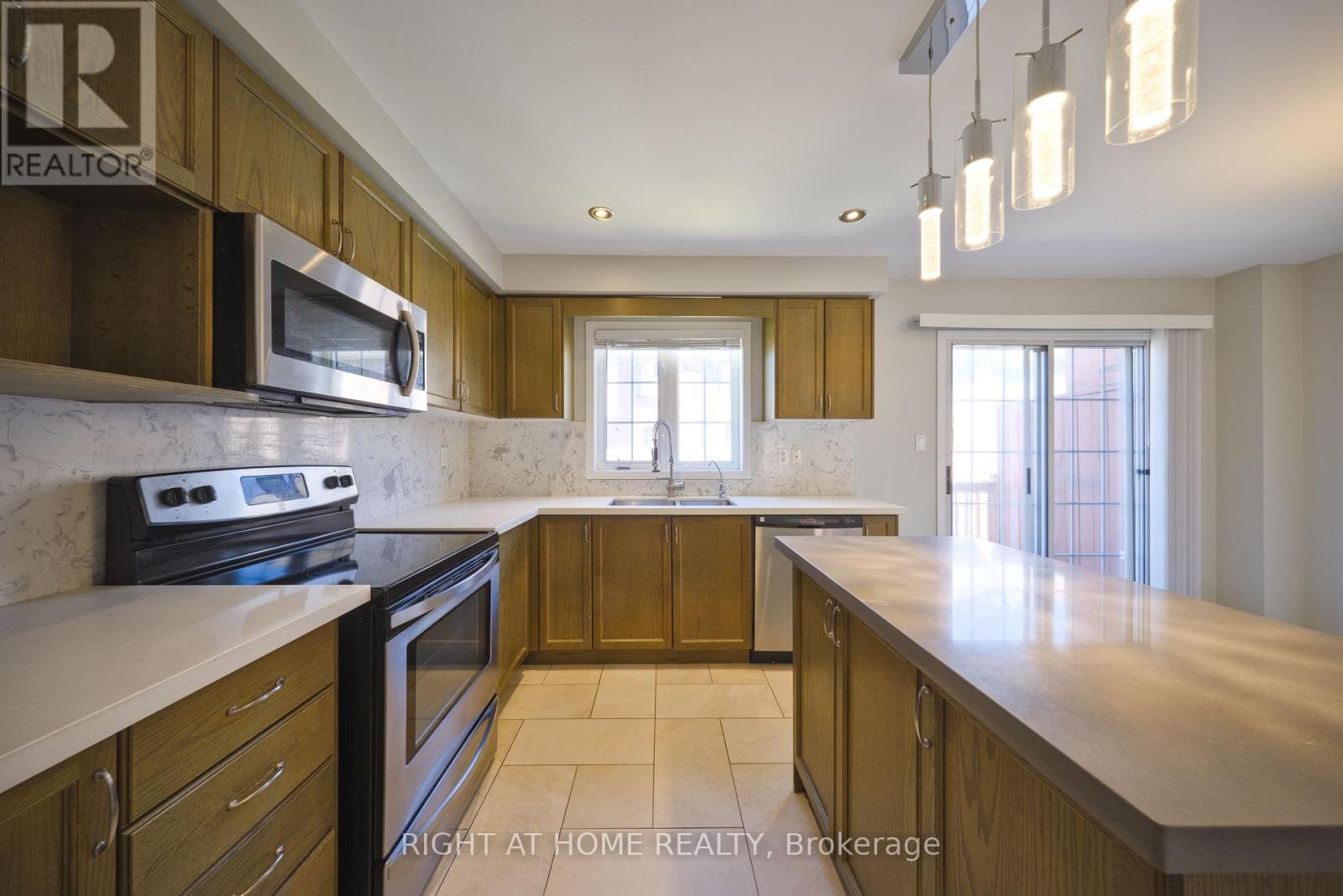 38 Warrington Way, Markham, Ontario  L6C 0B8 - Photo 11 - N13503428