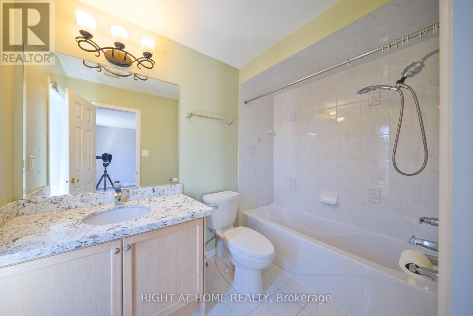38 Warrington Way, Markham, Ontario  L6C 0B8 - Photo 14 - N13503428