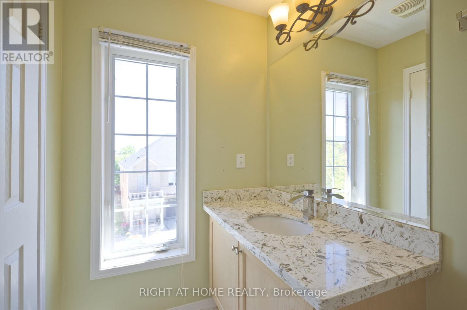 38 Warrington Way, Markham, Ontario  L6C 0B8 - Photo 15 - N13503428
