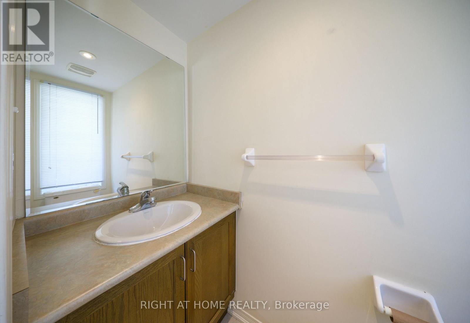 38 Warrington Way, Markham, Ontario  L6C 0B8 - Photo 3 - N13503428