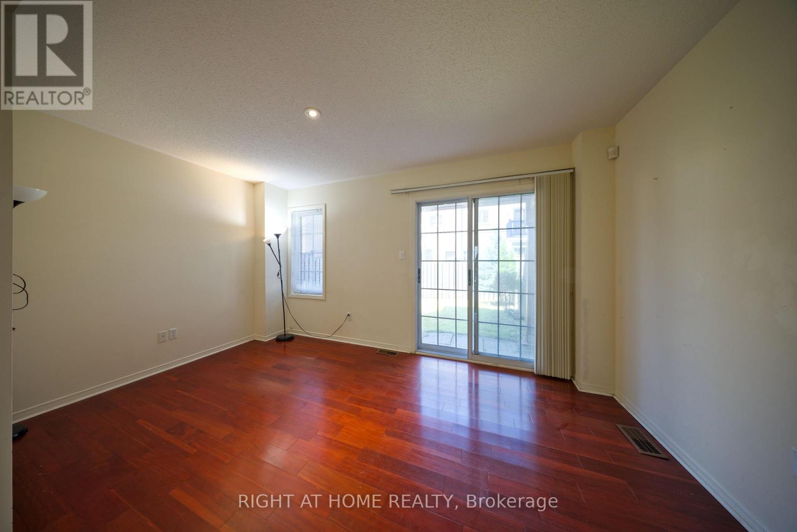 38 Warrington Way, Markham, Ontario  L6C 0B8 - Photo 4 - N13503428