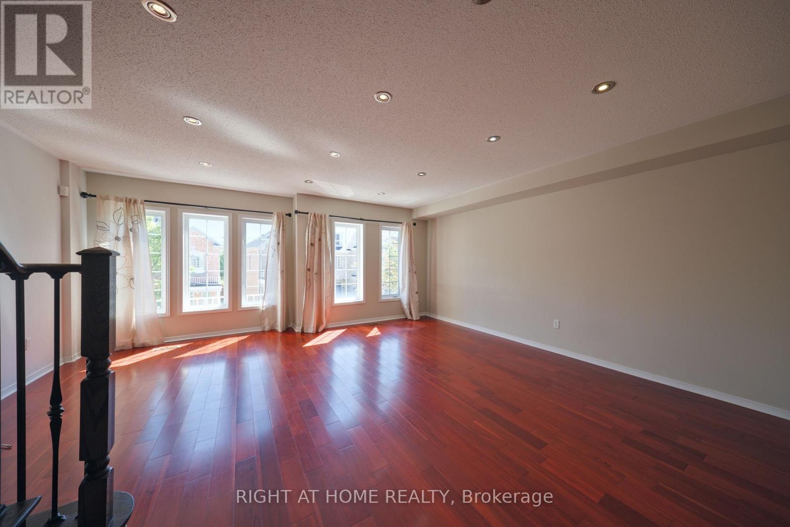 38 Warrington Way, Markham, Ontario  L6C 0B8 - Photo 5 - N13503428