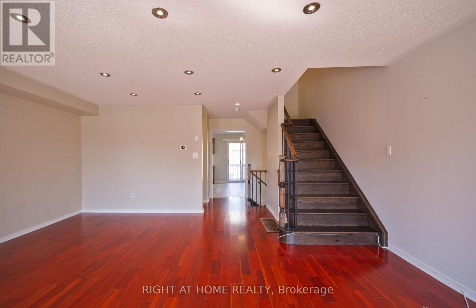 38 Warrington Way, Markham, Ontario  L6C 0B8 - Photo 7 - N13503428