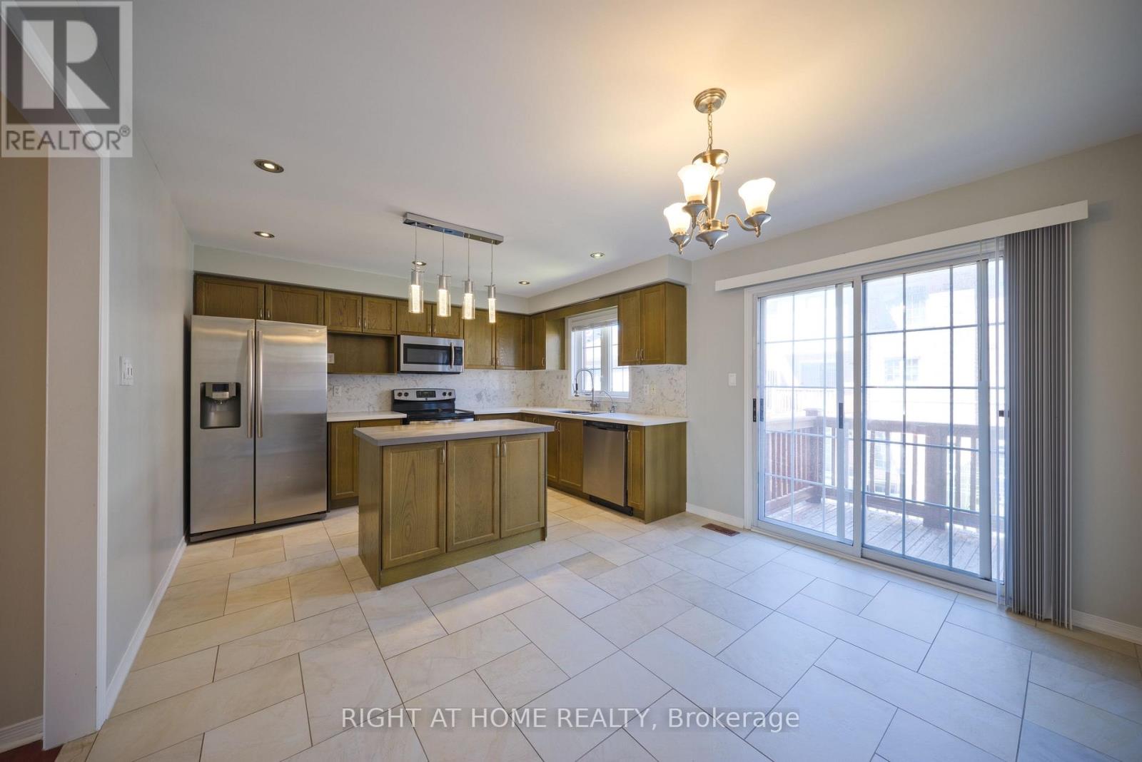 38 Warrington Way, Markham, Ontario  L6C 0B8 - Photo 8 - N13503428
