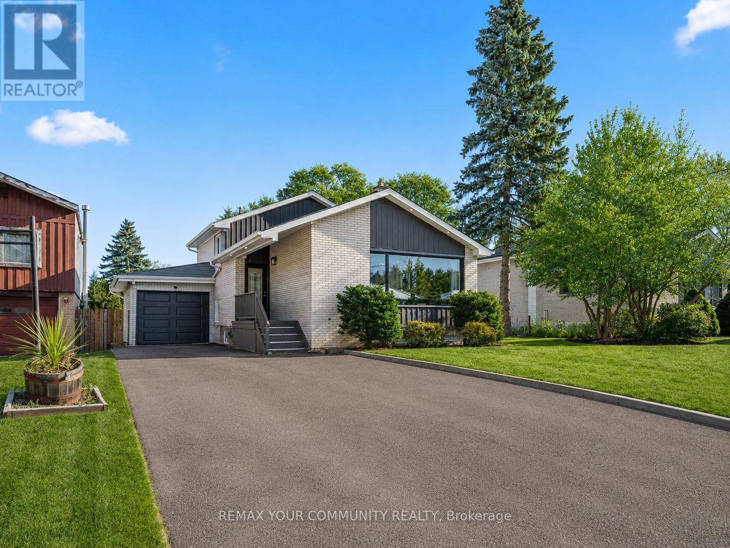 MAIN - 11 WEBSTER DRIVE, Aurora, Ontario