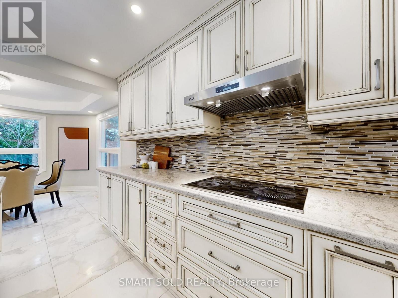 24 Normandy Crescent, Richmond Hill, Ontario  L4C 8L8 - Photo 9 - N13503462