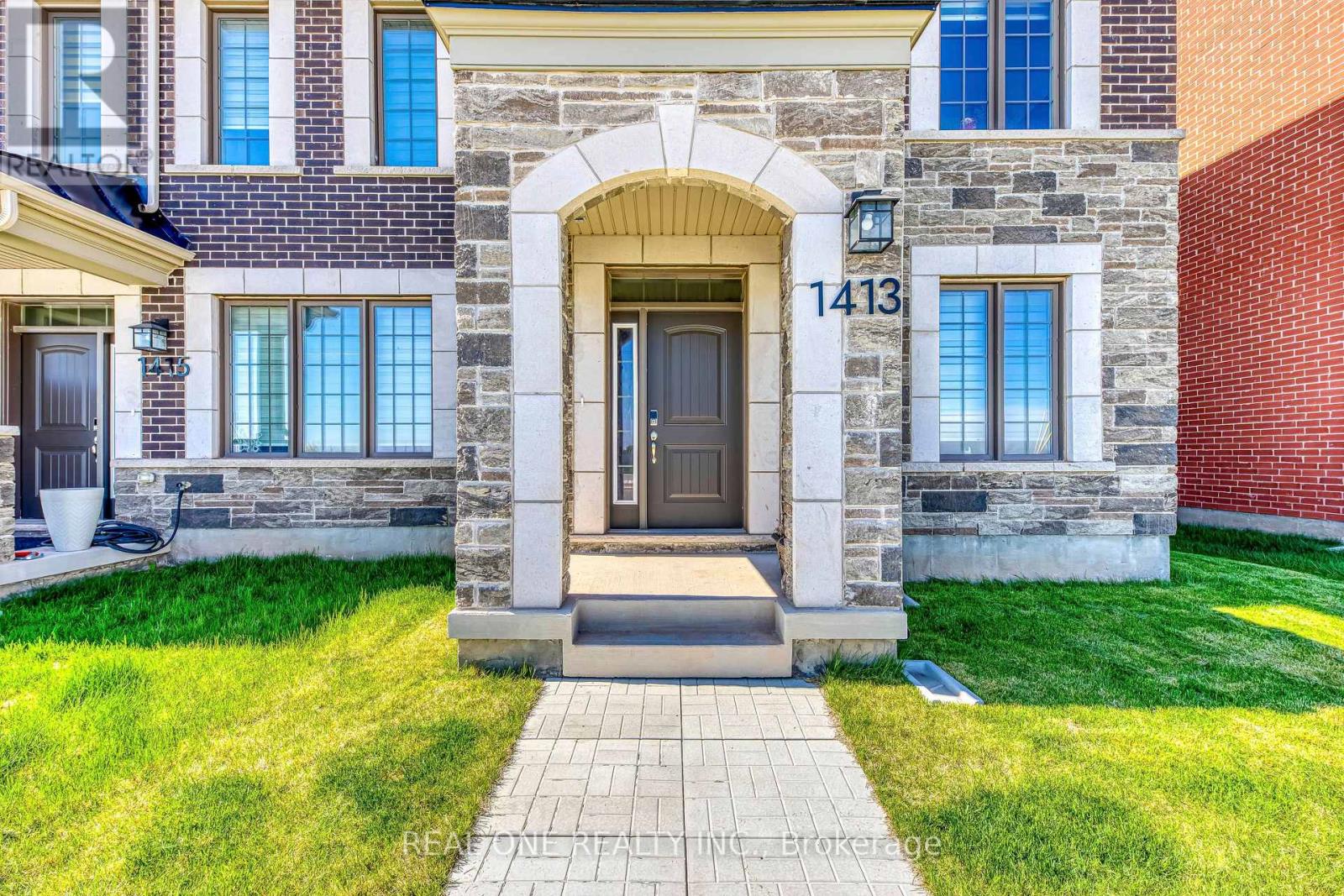 1413 WILLIAM HALTON PARKWAY, Oakville, Ontario