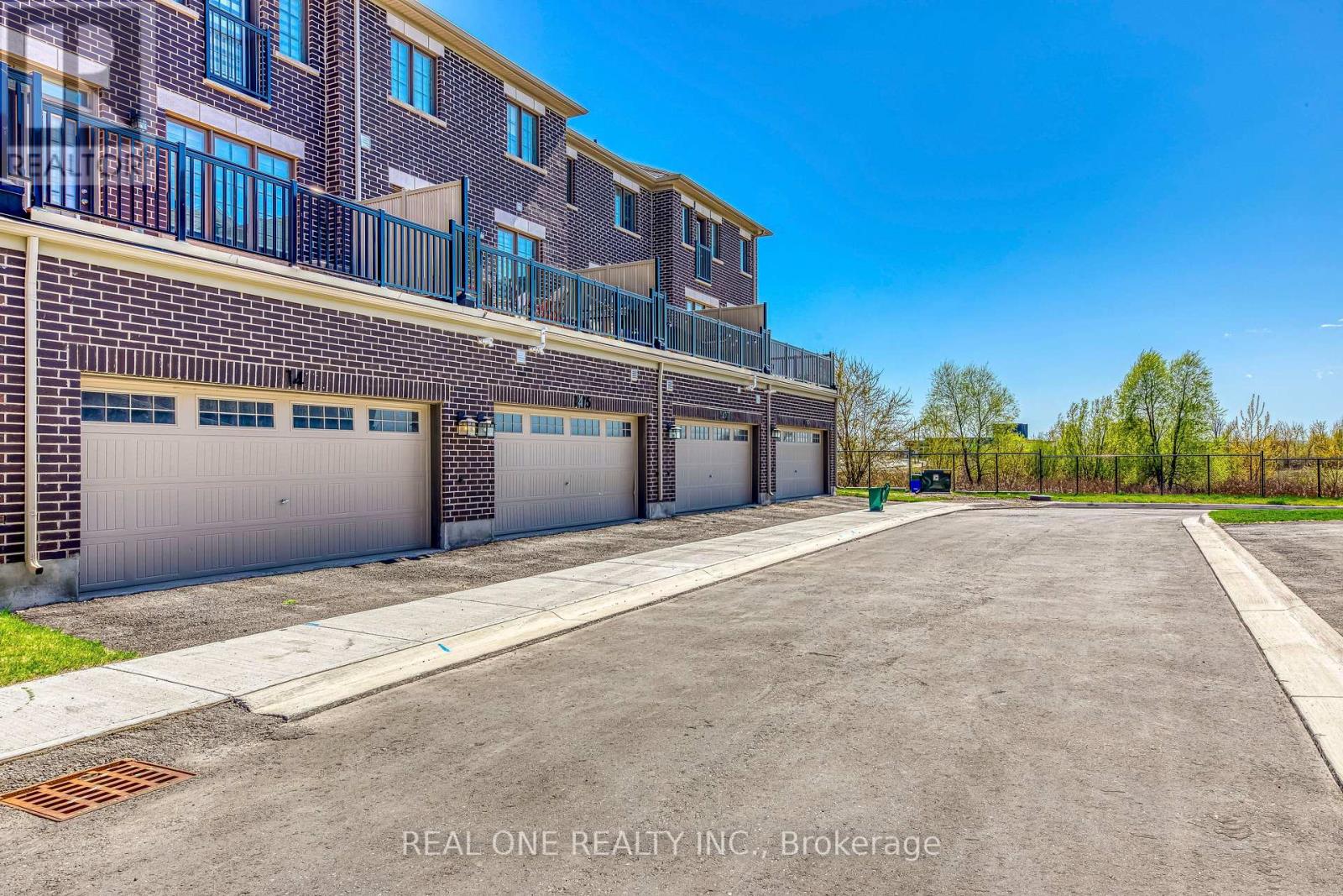 1413 William Halton Parkway, Oakville, Ontario  L6M 5N8 - Photo 3 - W13503452