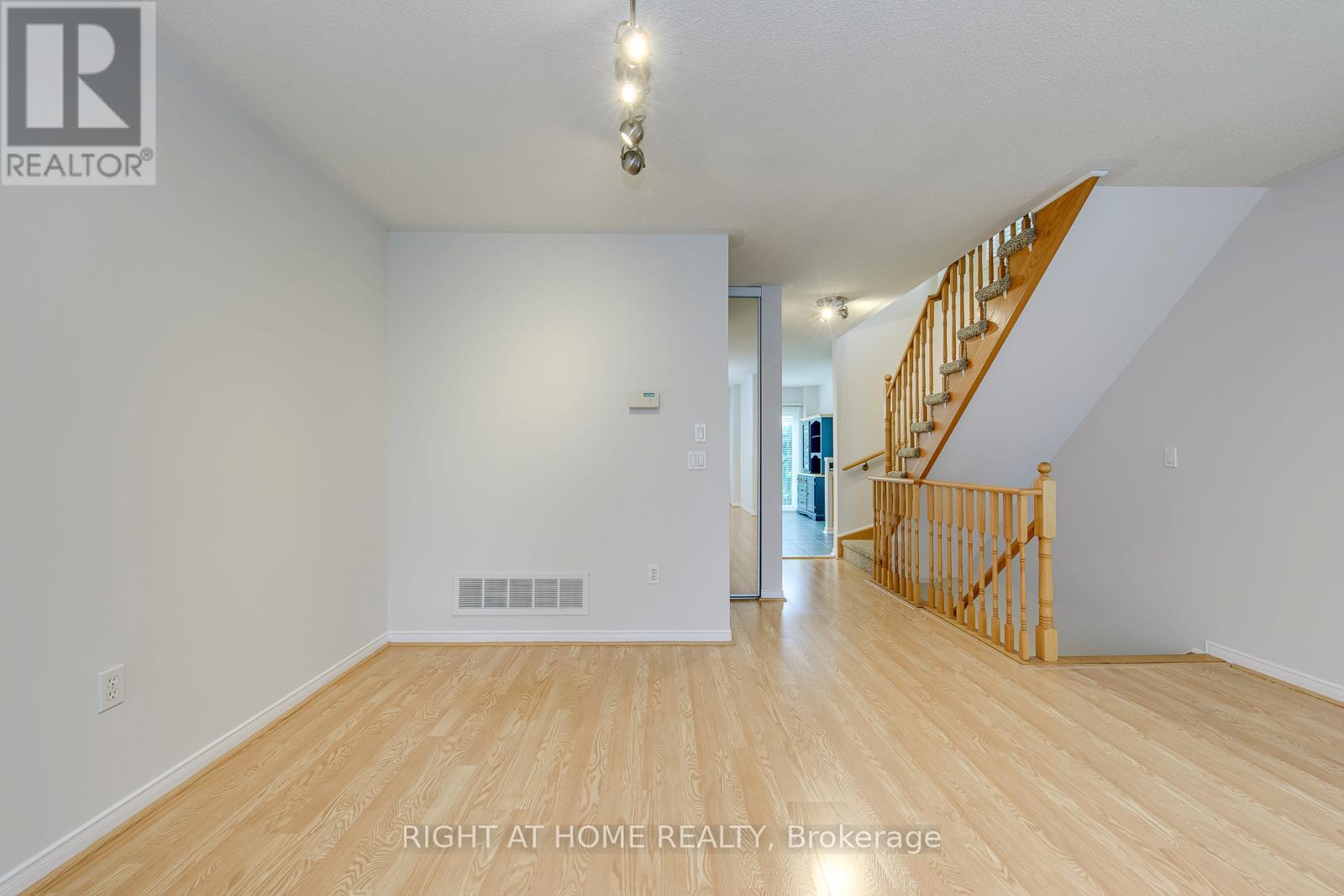 38 - 38 Fairview Road W, Mississauga, Ontario  L5B 4J8 - Photo 13 - W13503454
