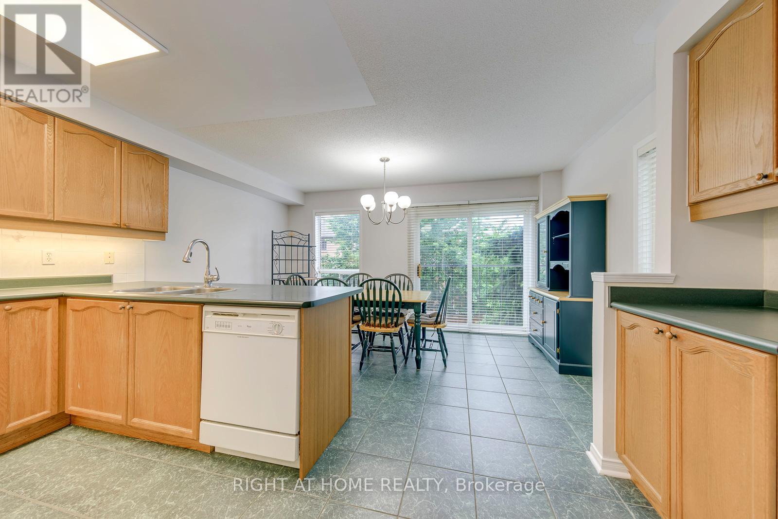 38 - 38 Fairview Road W, Mississauga, Ontario  L5B 4J8 - Photo 14 - W13503454