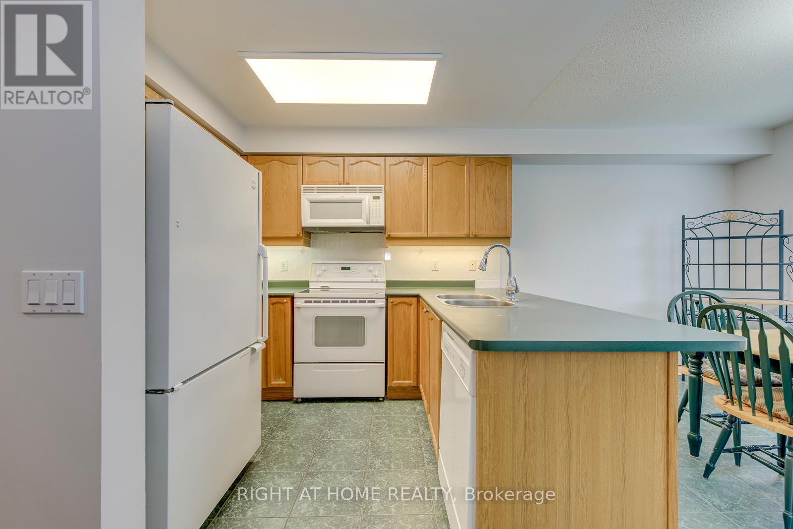 38 - 38 Fairview Road W, Mississauga, Ontario  L5B 4J8 - Photo 16 - W13503454