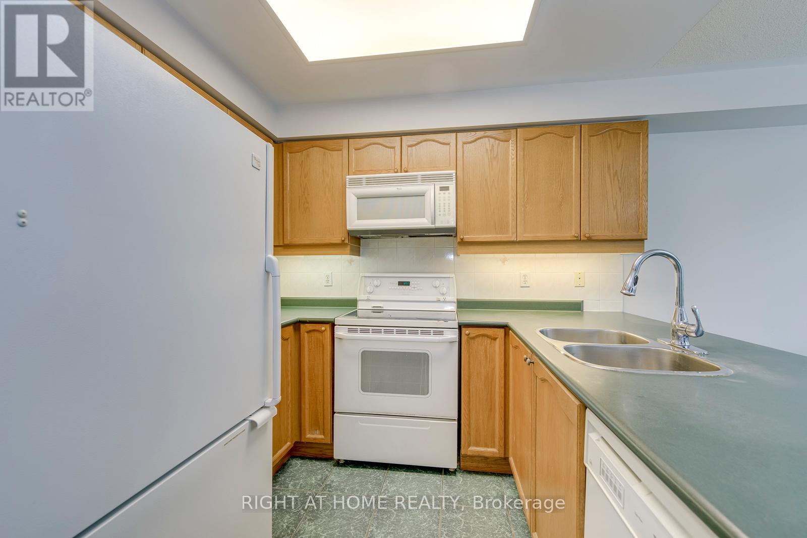 38 - 38 Fairview Road W, Mississauga, Ontario  L5B 4J8 - Photo 17 - W13503454