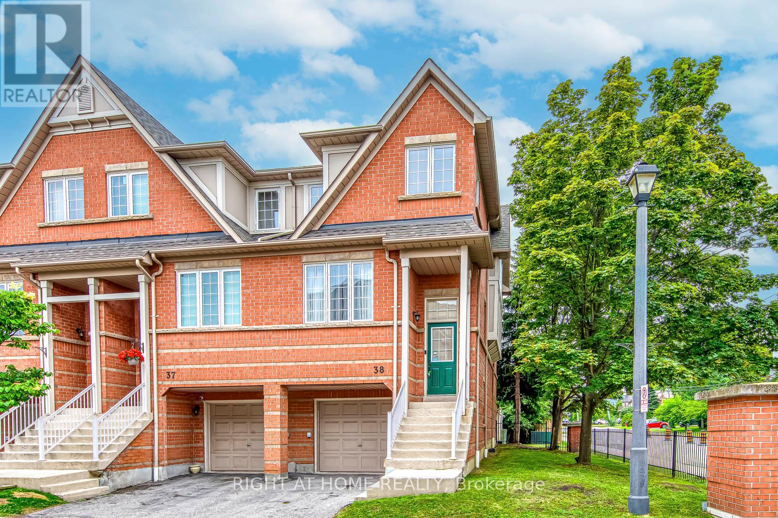 38 - 38 Fairview Road W, Mississauga, Ontario  L5B 4J8 - Photo 2 - W13503454