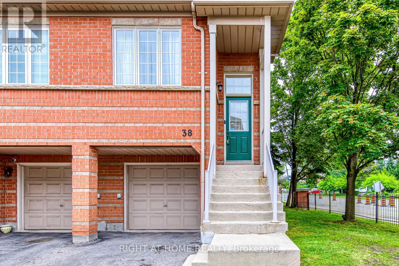38 - 38 Fairview Road W, Mississauga, Ontario  L5B 4J8 - Photo 3 - W13503454