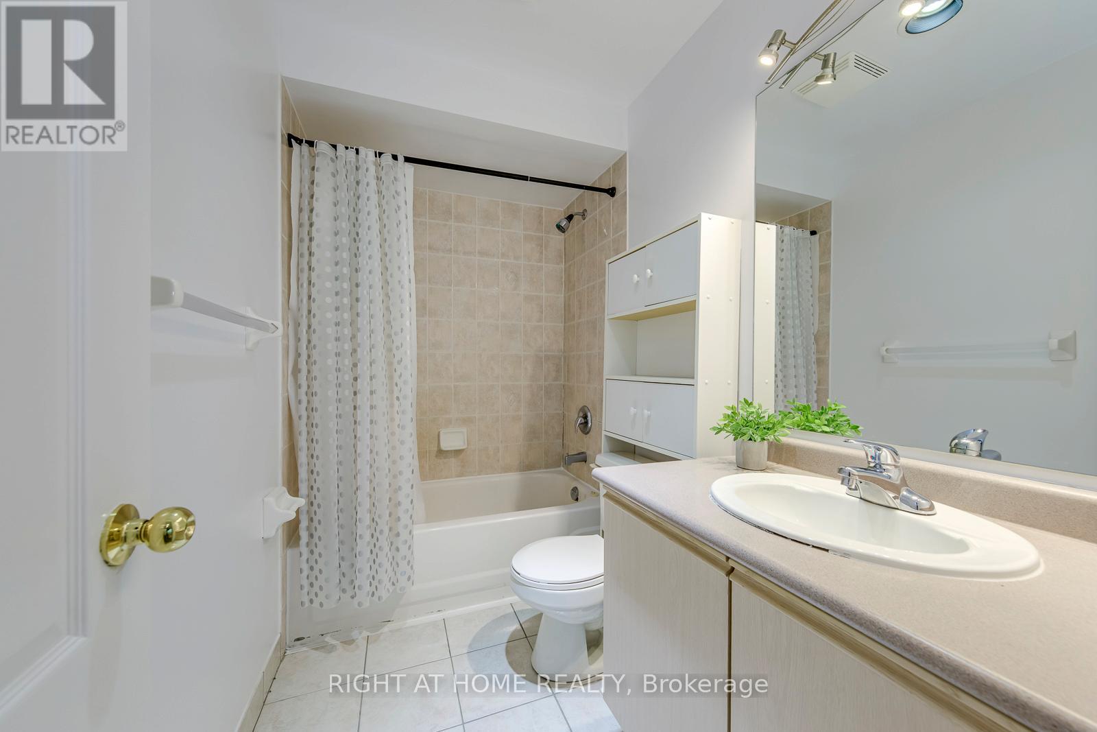 38 - 38 Fairview Road W, Mississauga, Ontario  L5B 4J8 - Photo 37 - W13503454