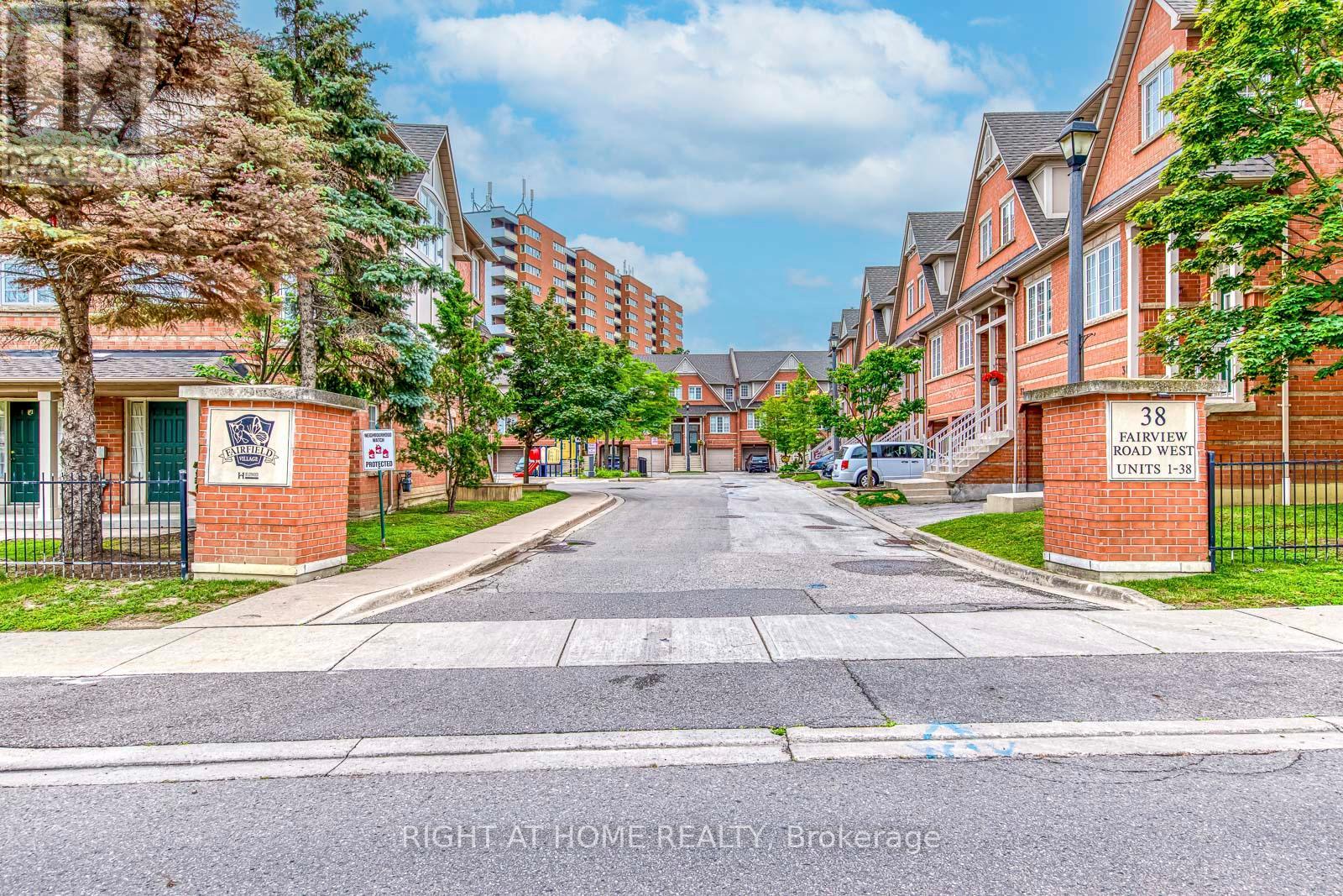 38 - 38 Fairview Road W, Mississauga, Ontario  L5B 4J8 - Photo 4 - W13503454