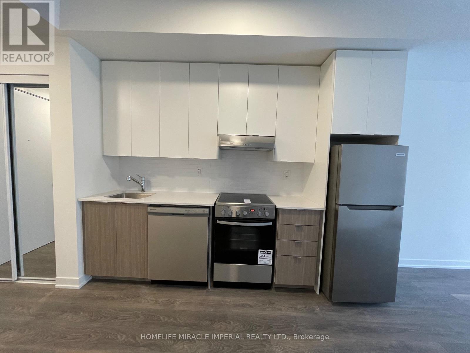 206 - 120 Canon Jackson Drive, Toronto, Ontario  M6M 0B8 - Photo 5 - W13503456