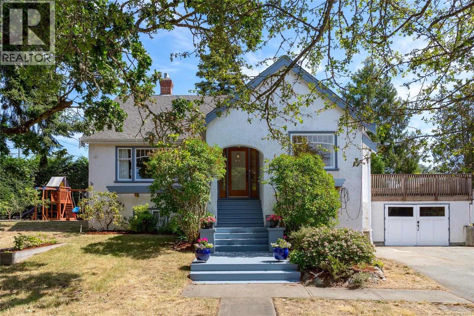 2875 Rockwell Ave