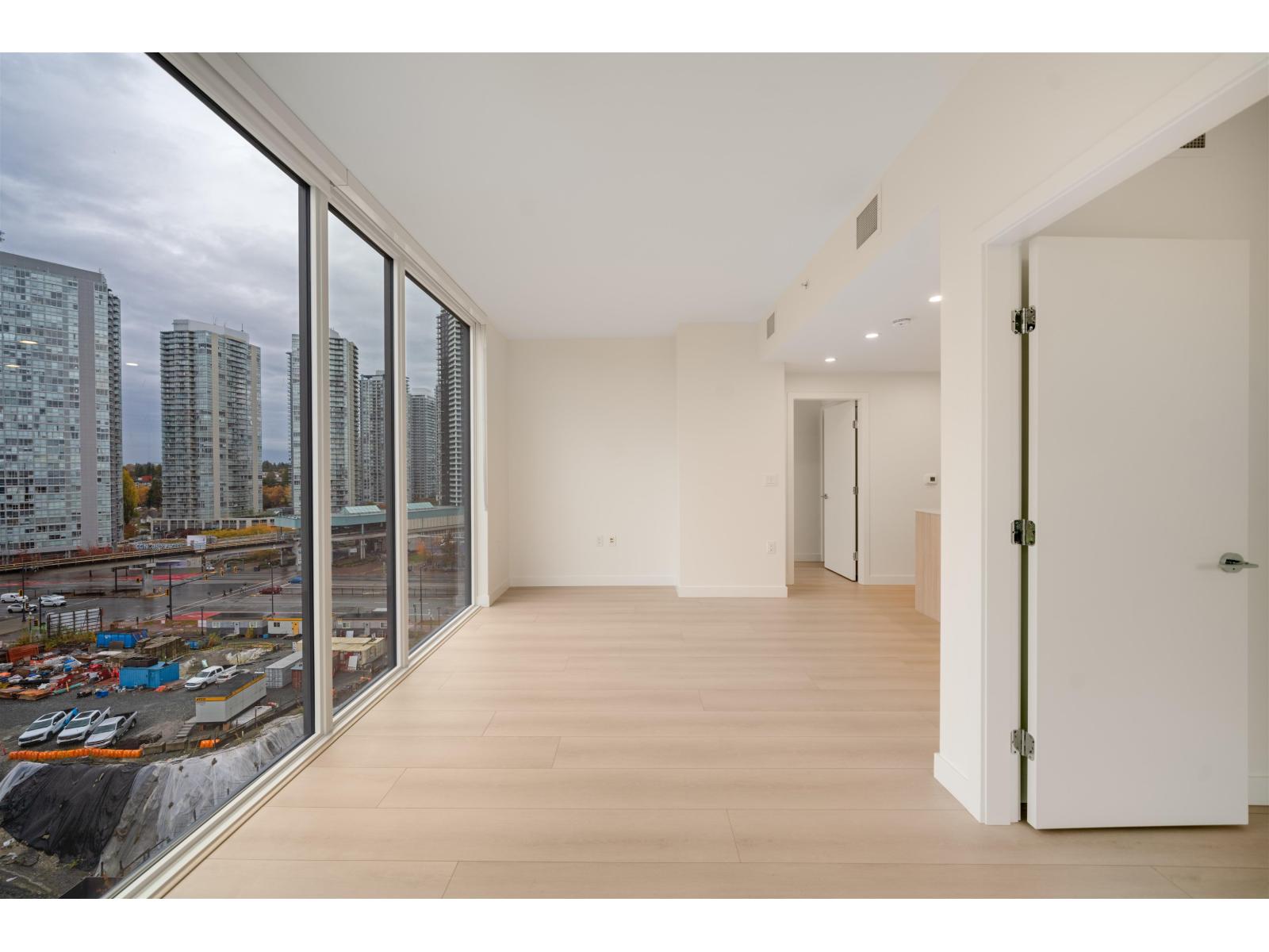 808 13572 98a Avenue, Surrey, British Columbia  V3T 0X1 - Photo 2 - R3141186