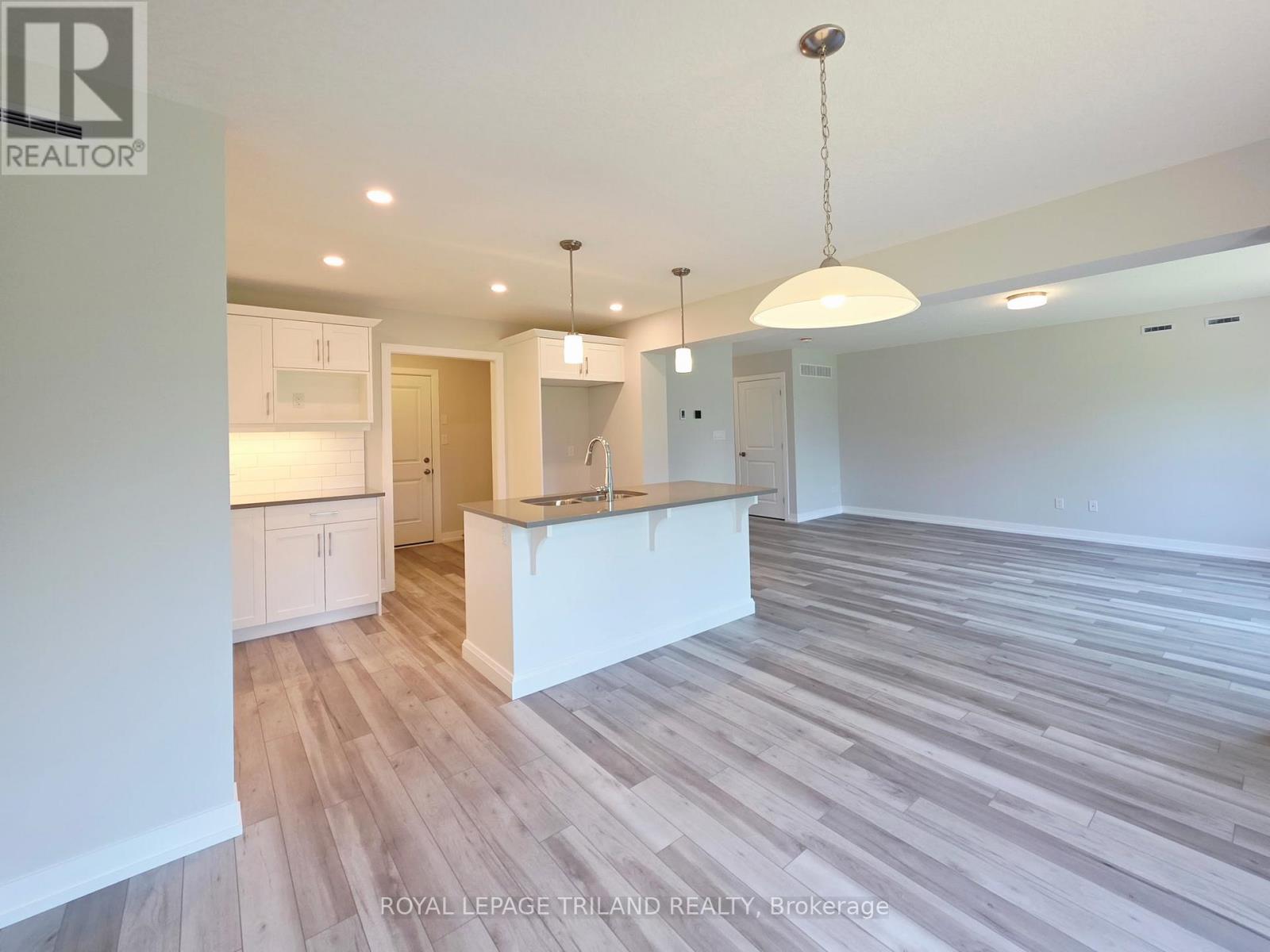111 Styles Drive, St. Thomas, Ontario  N5R 0N8 - Photo 4 - X12641822