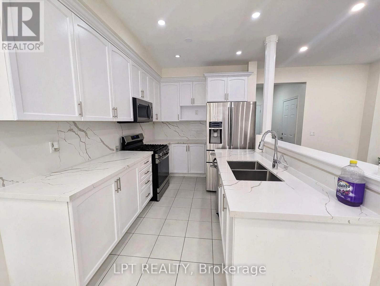 22 Dufay Road, Brampton, Ontario  L7A 4A1 - Photo 5 - W13503606