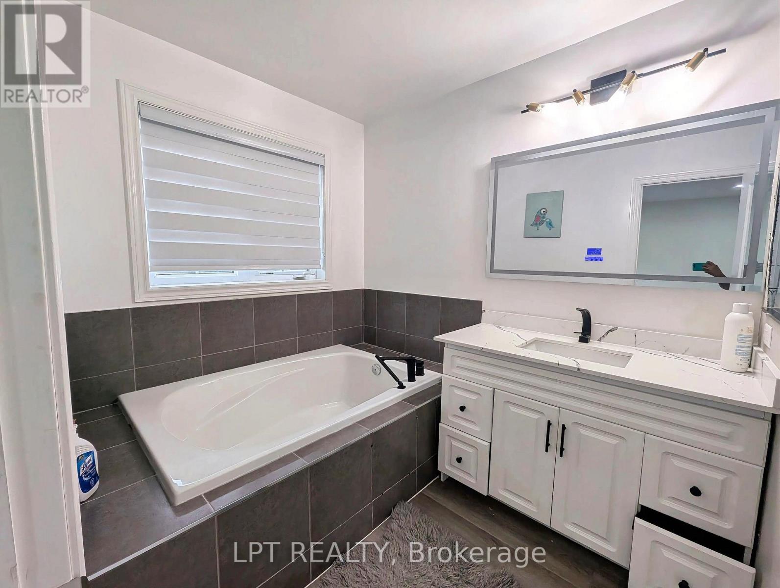 22 Dufay Road, Brampton, Ontario  L7A 4A1 - Photo 9 - W13503606
