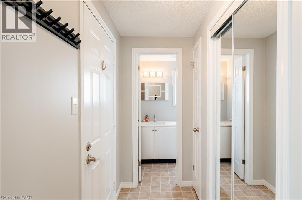 560 Penny Lane, Waterloo, Ontario  N2T 2L3 - Photo 4 - 40842170