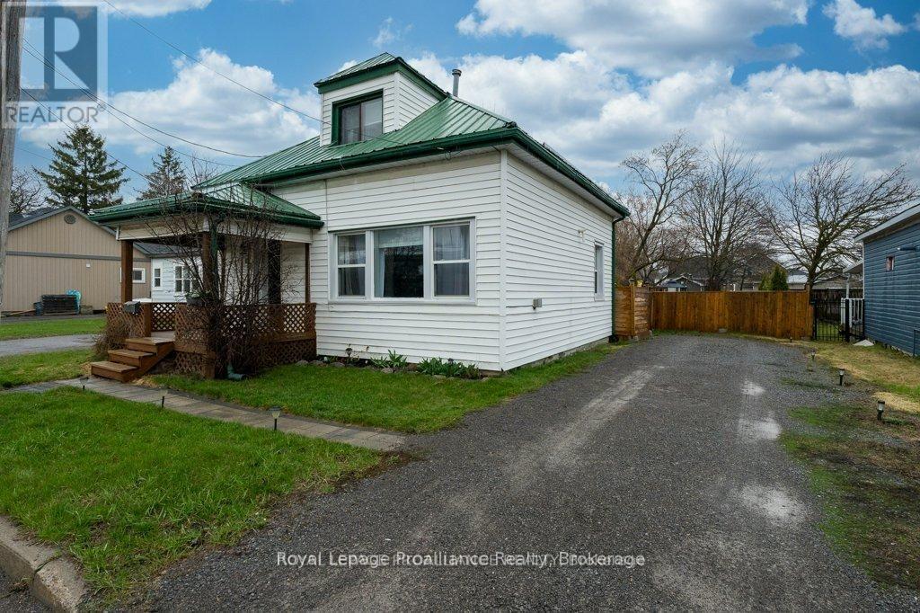 17 Meyers Street, Quinte West, Ontario  K8V 1W5 - Photo 1 - X13503662