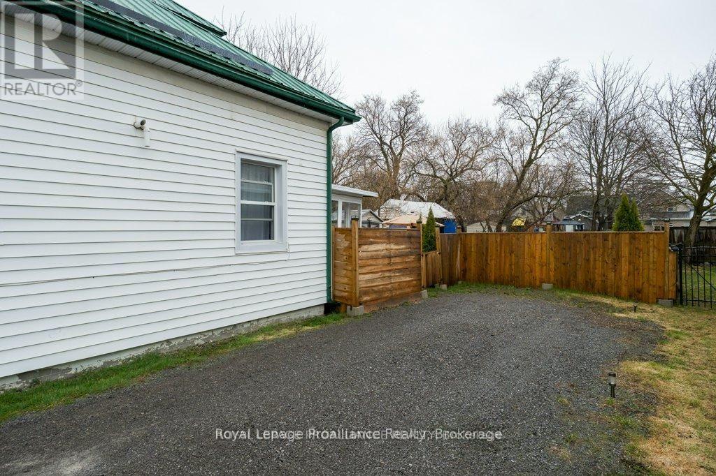 17 Meyers Street, Quinte West, Ontario  K8V 1W5 - Photo 32 - X13503662