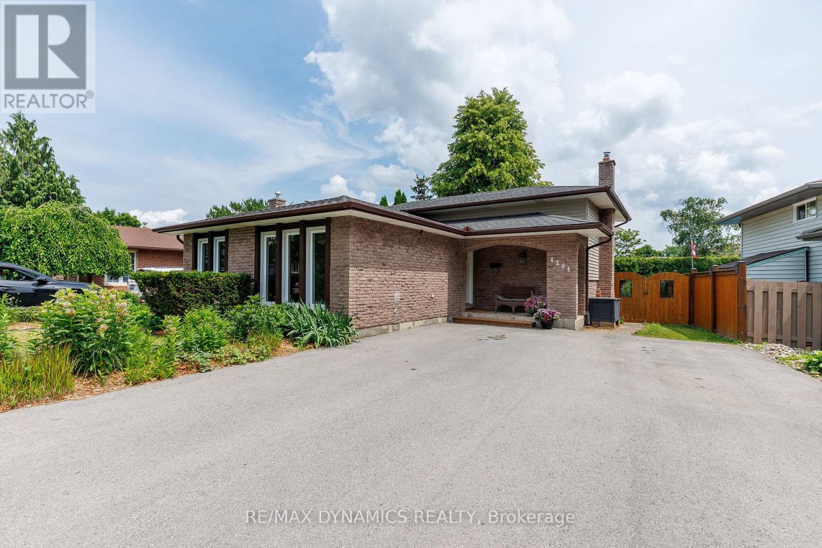 4204 Brookdale Drive, Niagara Falls, Ontario L2H 2B5 - Photo 3 - X13503676