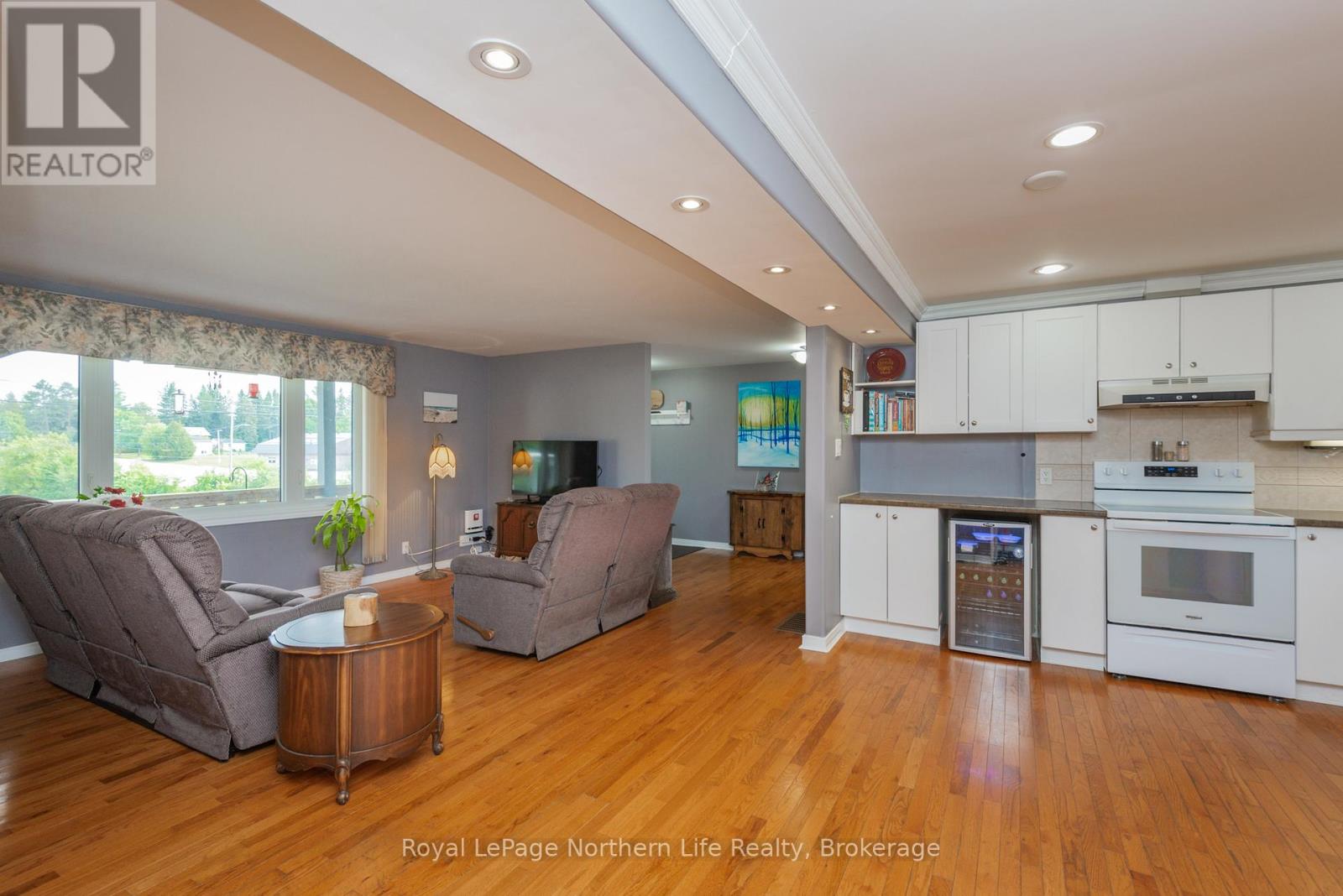 12 Valley View Drive E, Powassan, Ontario  P0H 1Z0 - Photo 11 - X13503722
