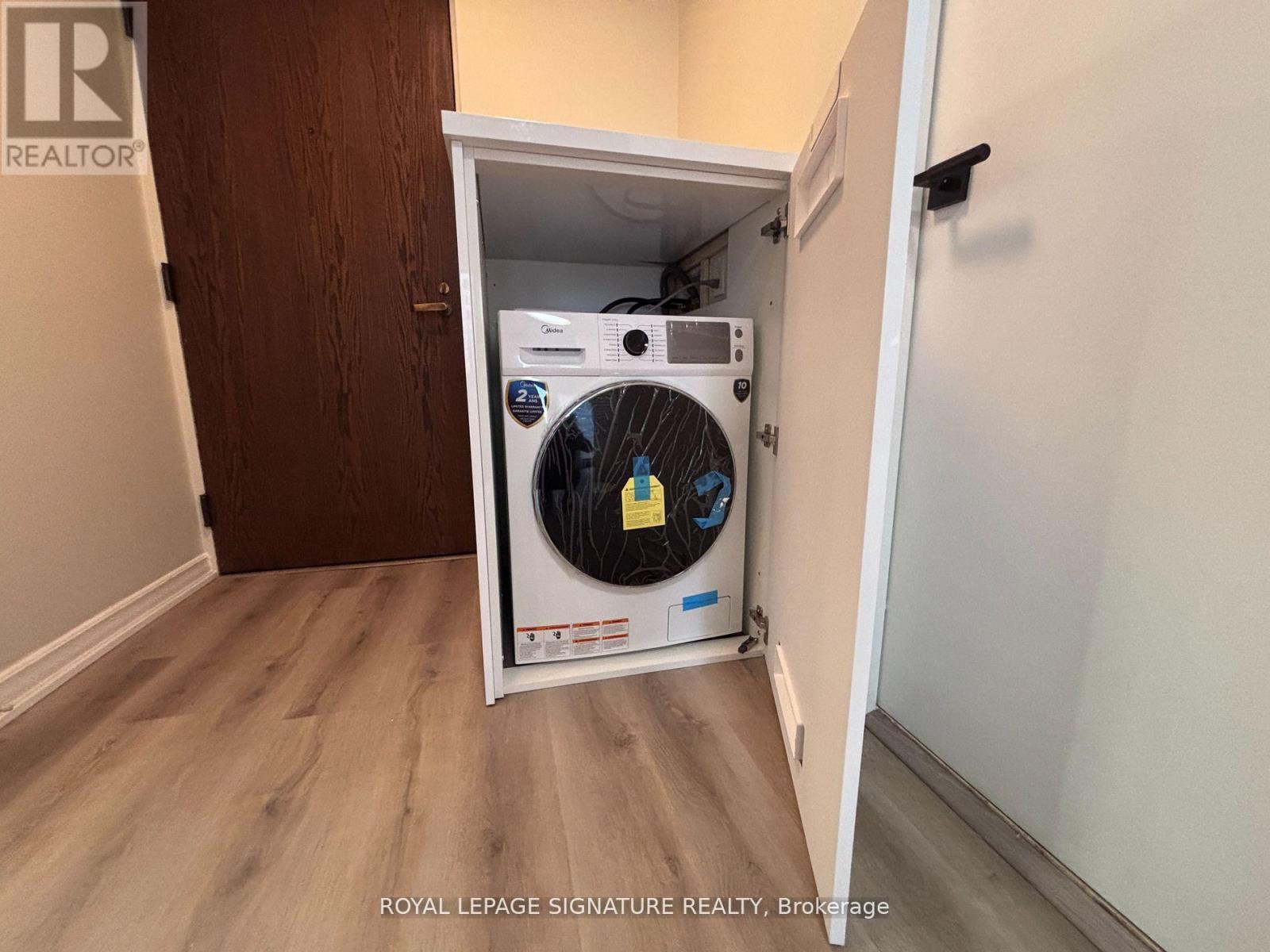 1409 - 65 Harbour Square, Toronto, Ontario  M5J 2L4 - Photo 18 - C13503724