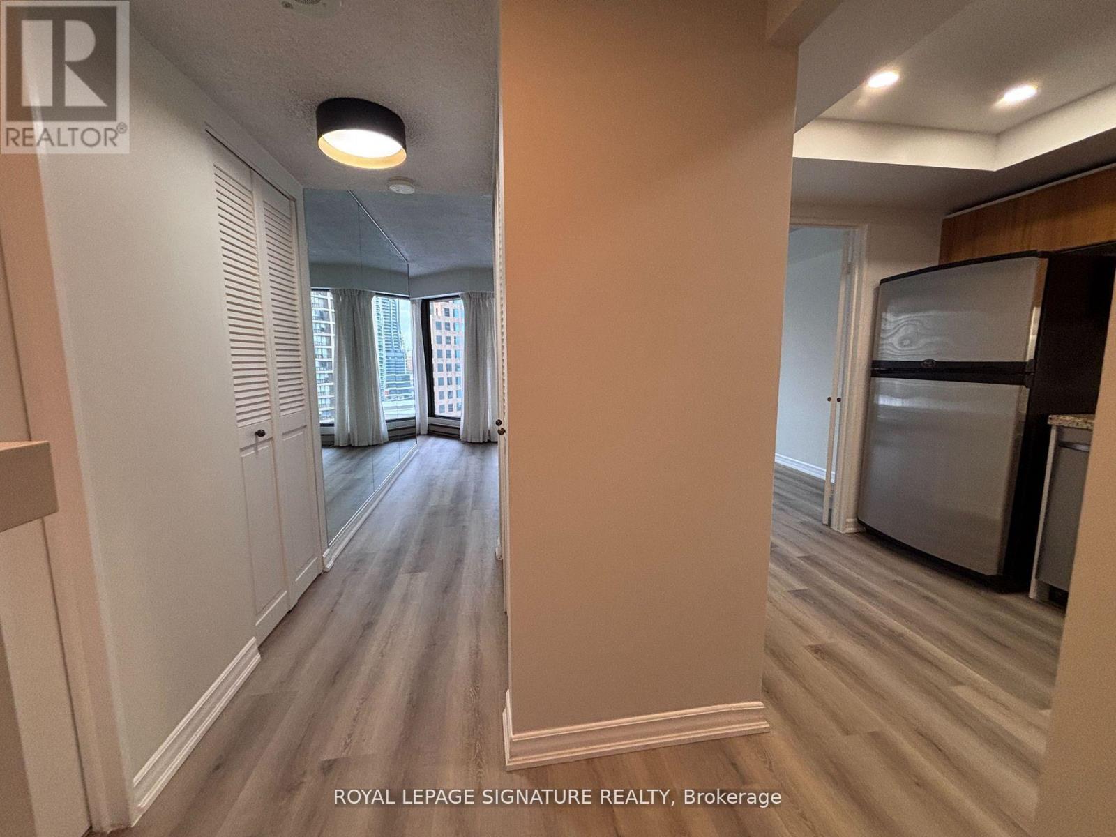 1409 - 65 Harbour Square, Toronto, Ontario  M5J 2L4 - Photo 2 - C13503724