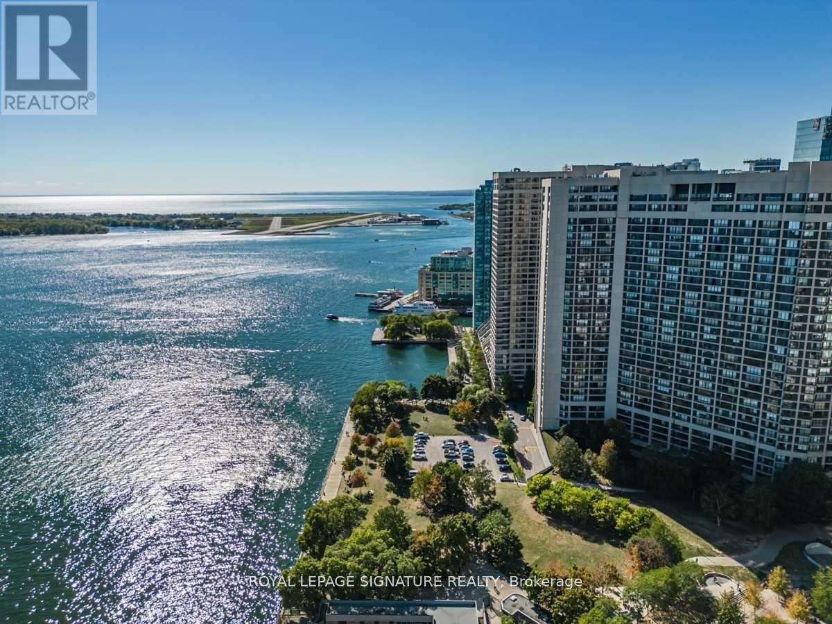 1409 - 65 Harbour Square, Toronto, Ontario  M5J 2L4 - Photo 32 - C13503724