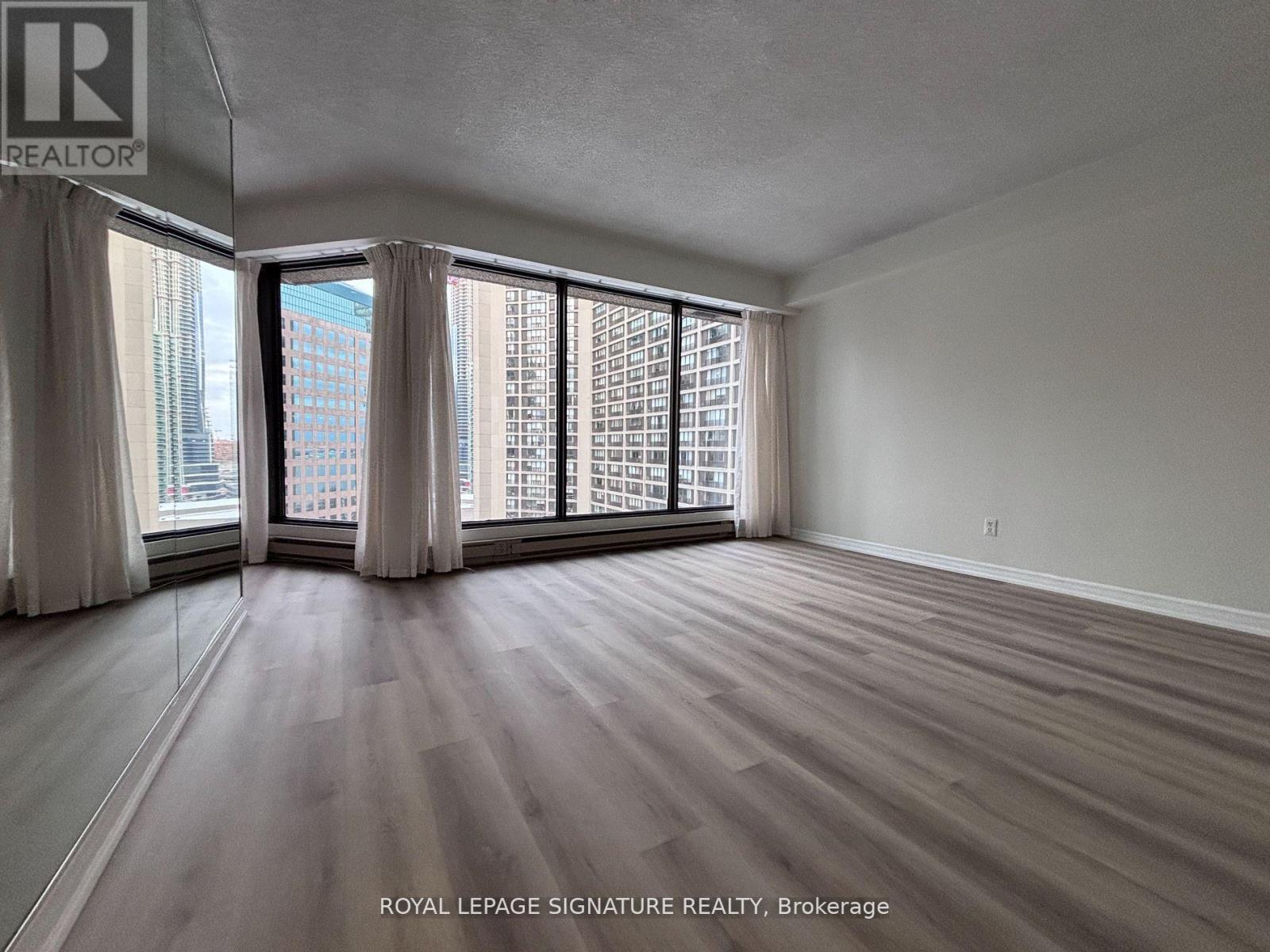 1409 - 65 Harbour Square, Toronto, Ontario  M5J 2L4 - Photo 7 - C13503724