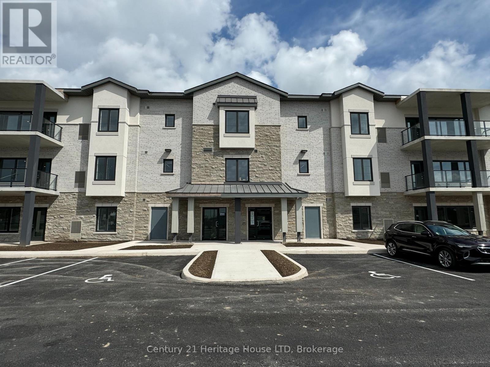304 - 119 Lincoln Street, Welland, Ontario  L3C 0L2 - Photo 3 - X13503774