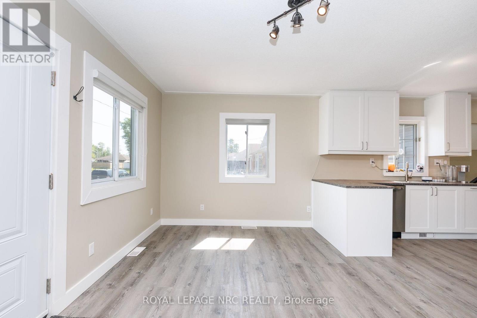 21 Huron Street, Welland, Ontario  L3B 5J2 - Photo 8 - X13503780