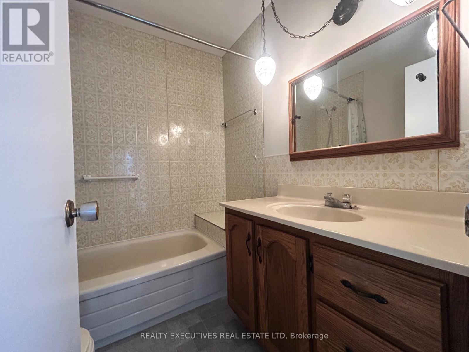 11478 Van Camp Road, North Dundas, Ontario  K0C 2K0 - Photo 15 - X13503746