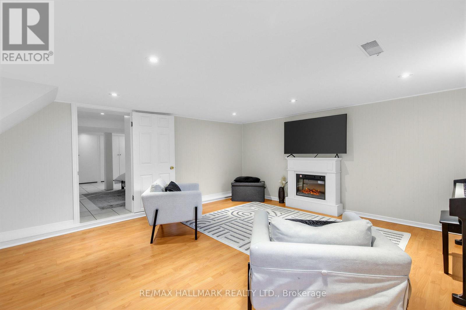 66 Holmstead Avenue, Toronto, Ontario  M4B 1T2 - Photo 19 - E13503124