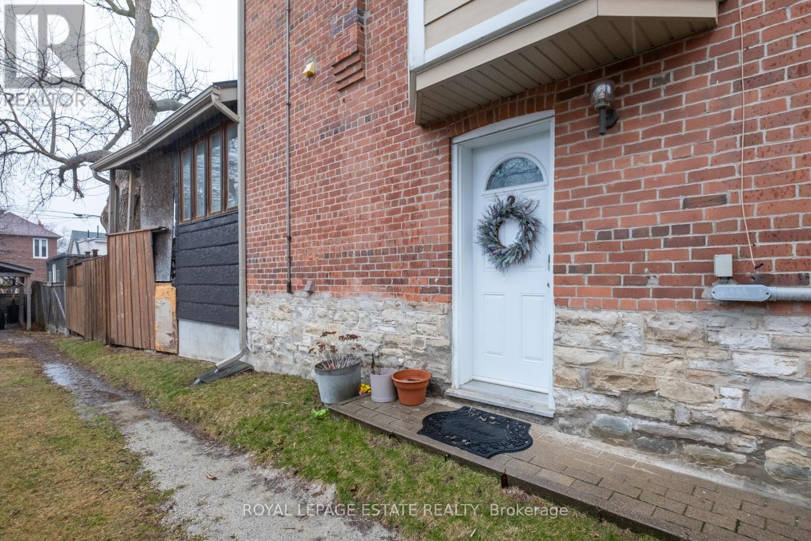 Bsmt - 34 Lockwood Road, Toronto, Ontario  M4L 3M8 - Photo 2 - E13503792