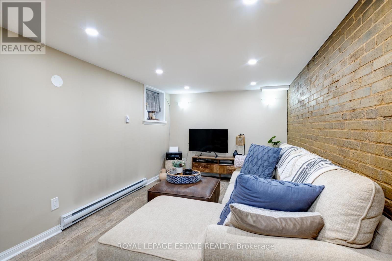 Bsmt - 34 Lockwood Road, Toronto, Ontario  M4L 3M8 - Photo 4 - E13503792