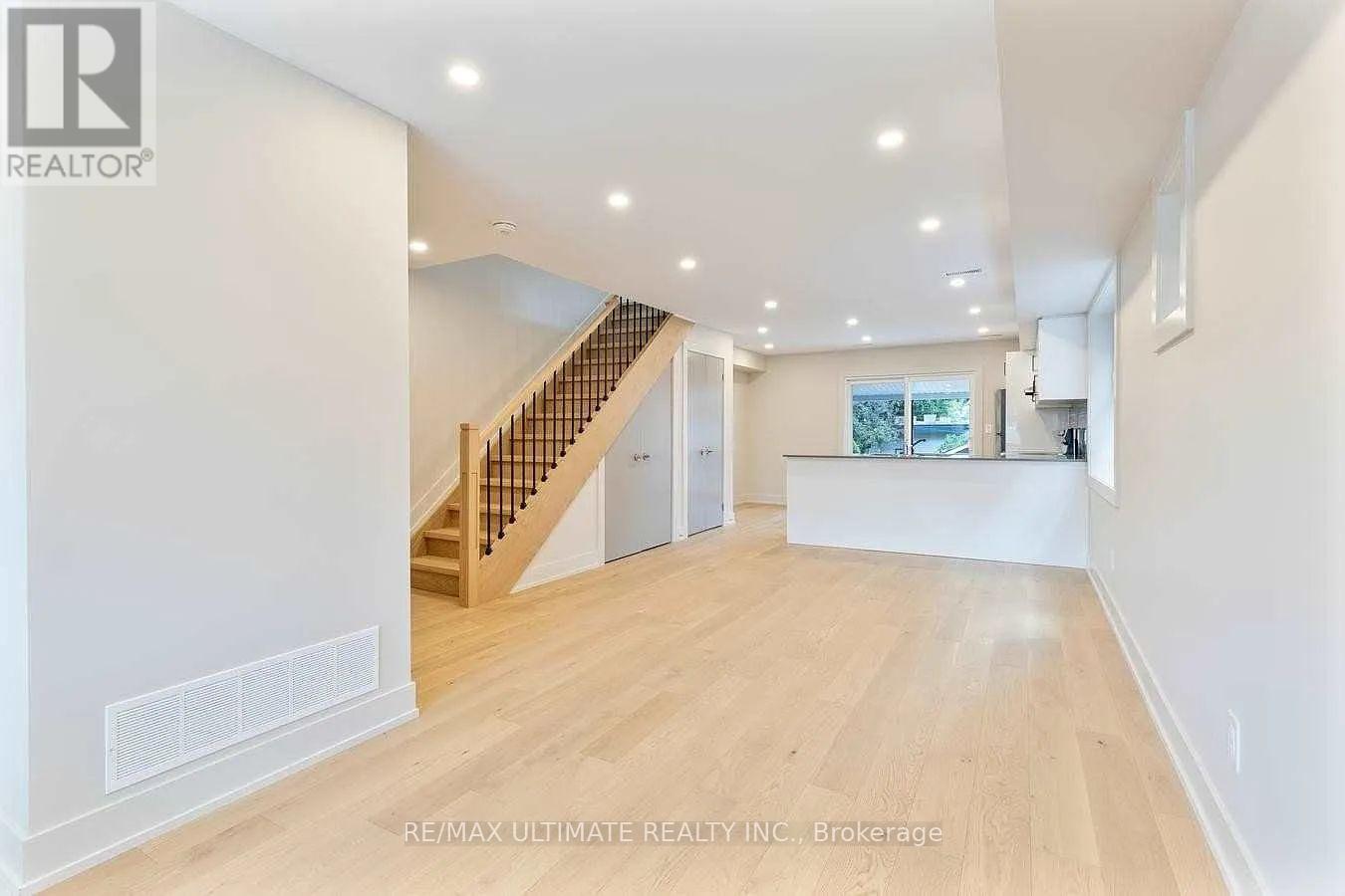 Main & 2nd Flr - 41 Bowie Avenue, Toronto, Ontario  M6E 2P2 - Photo 4 - W13503730