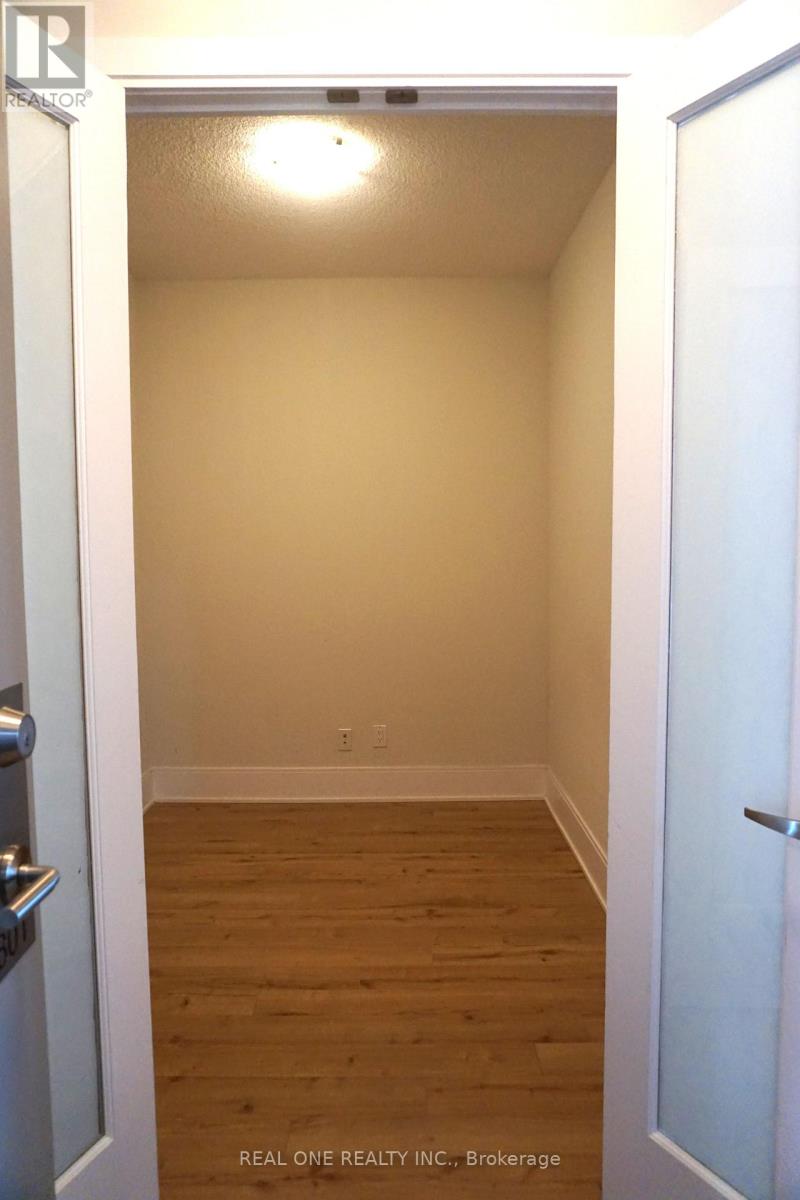 2801 - 330 Burnhamthorpe Road W, Mississauga, Ontario  L5B 0E1 - Photo 13 - W13503758