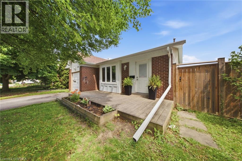 33 Hallmark Street, Brantford, Ontario  N3P 1A6 - Photo 2 - 40842505