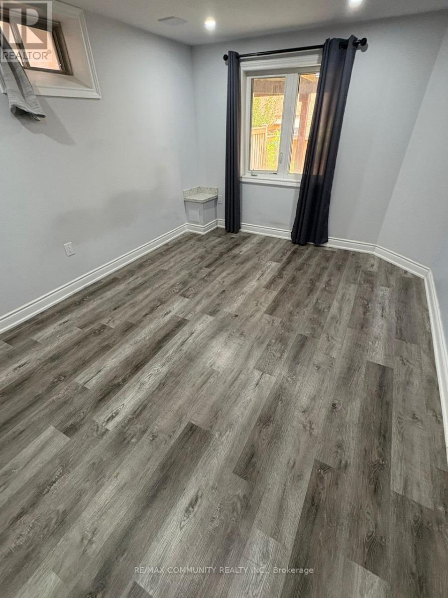 699 Somerville Drive, Newmarket, Ontario  L3X 0J9 - Photo 6 - N13503894