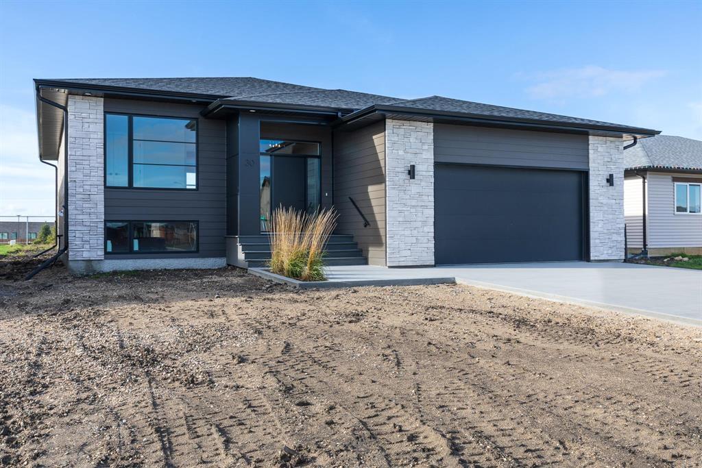 30 Caribou Bay, Steinbach, Manitoba  R5G 0Z3 - Photo 1 - 202615234