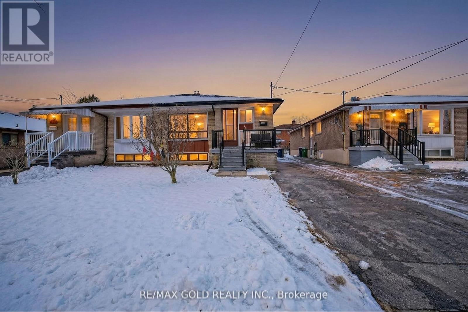 130 DUNCANWOODS DRIVE, Toronto, Ontario