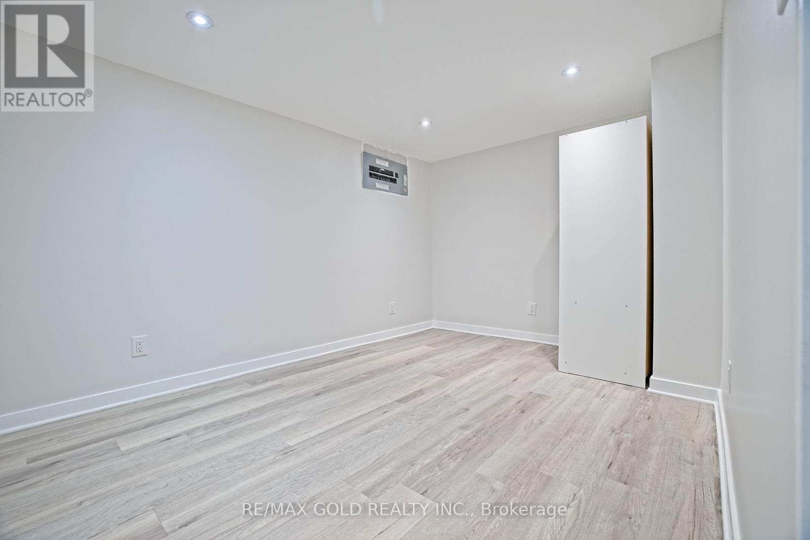 Bsmt - 130 Duncanwoods Drive, Toronto, Ontario  M9L 2E1 - Photo 7 - W13503984