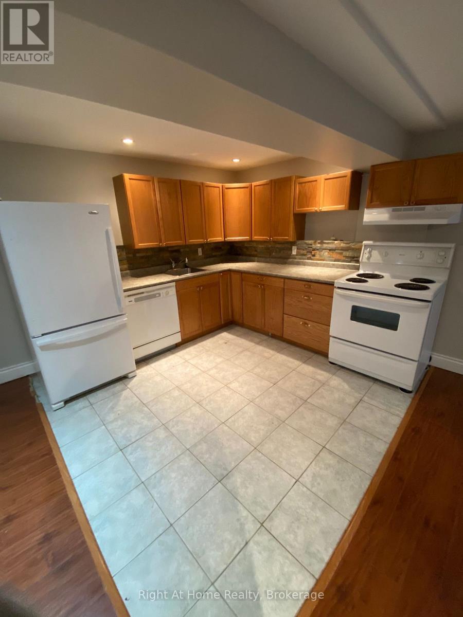 B - 40 Prospect Street, Clarington, Ontario  L1H 1C7 - Photo 2 - E13504110