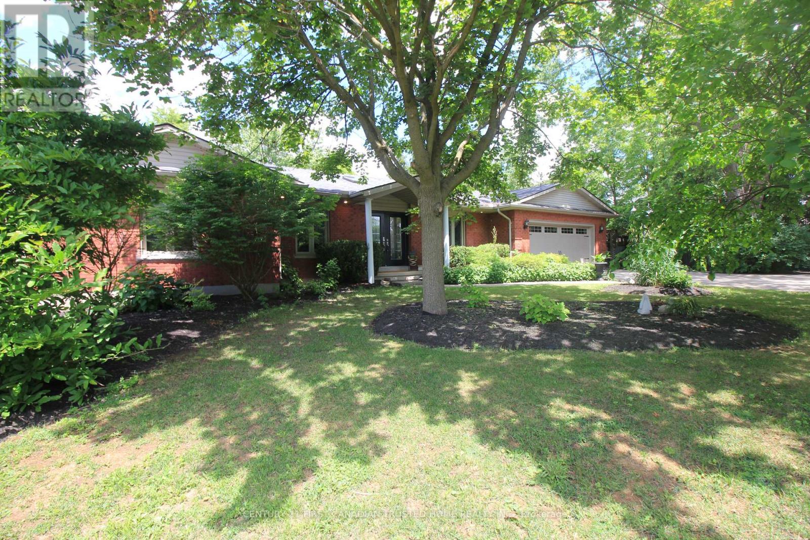 27 CROYDON DRIVE, Middlesex Centre, Ontario